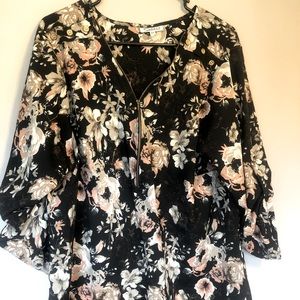 Black Neutral Flowers Thin Blouse